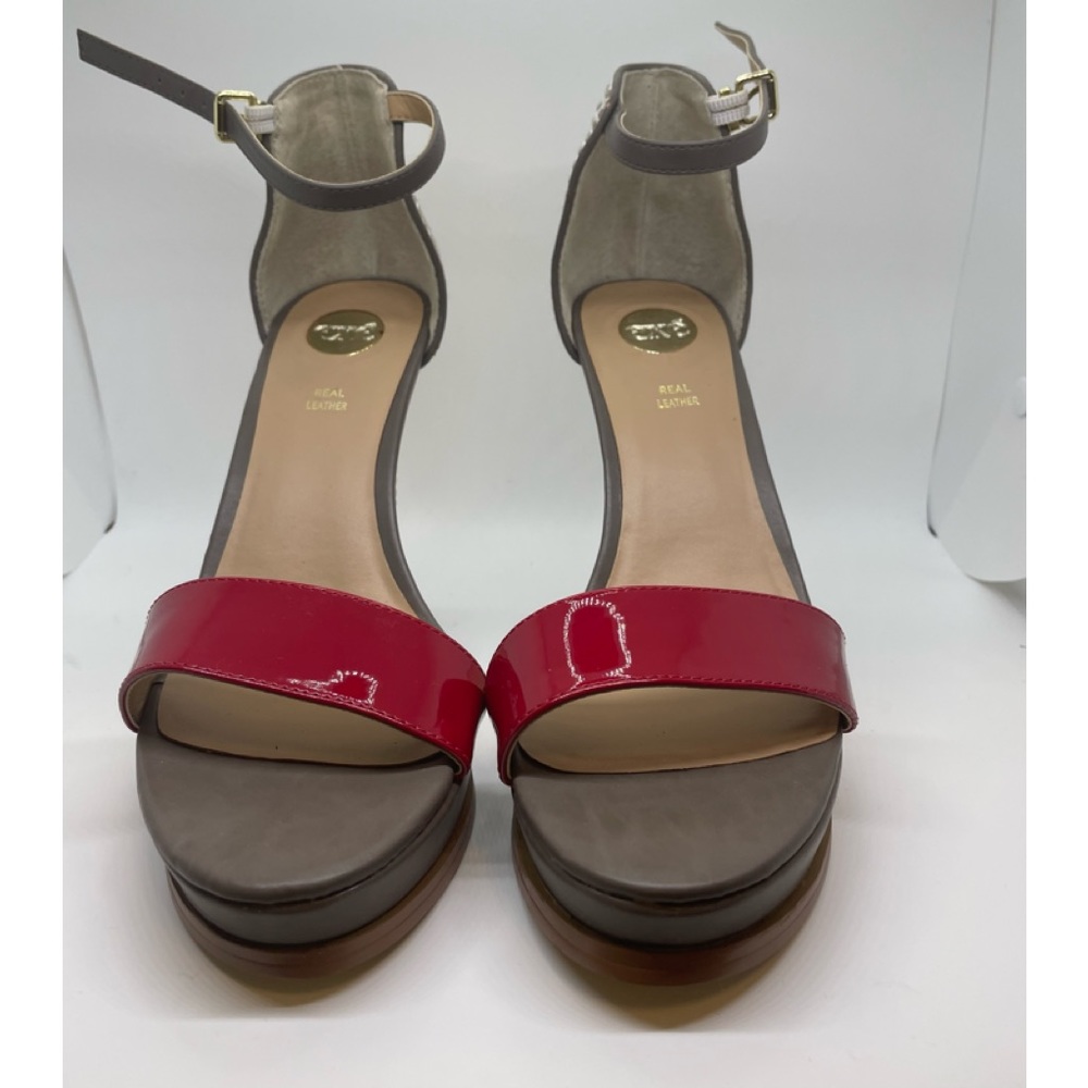 EXE leather pumps size 40 in US 9, in excellent condition